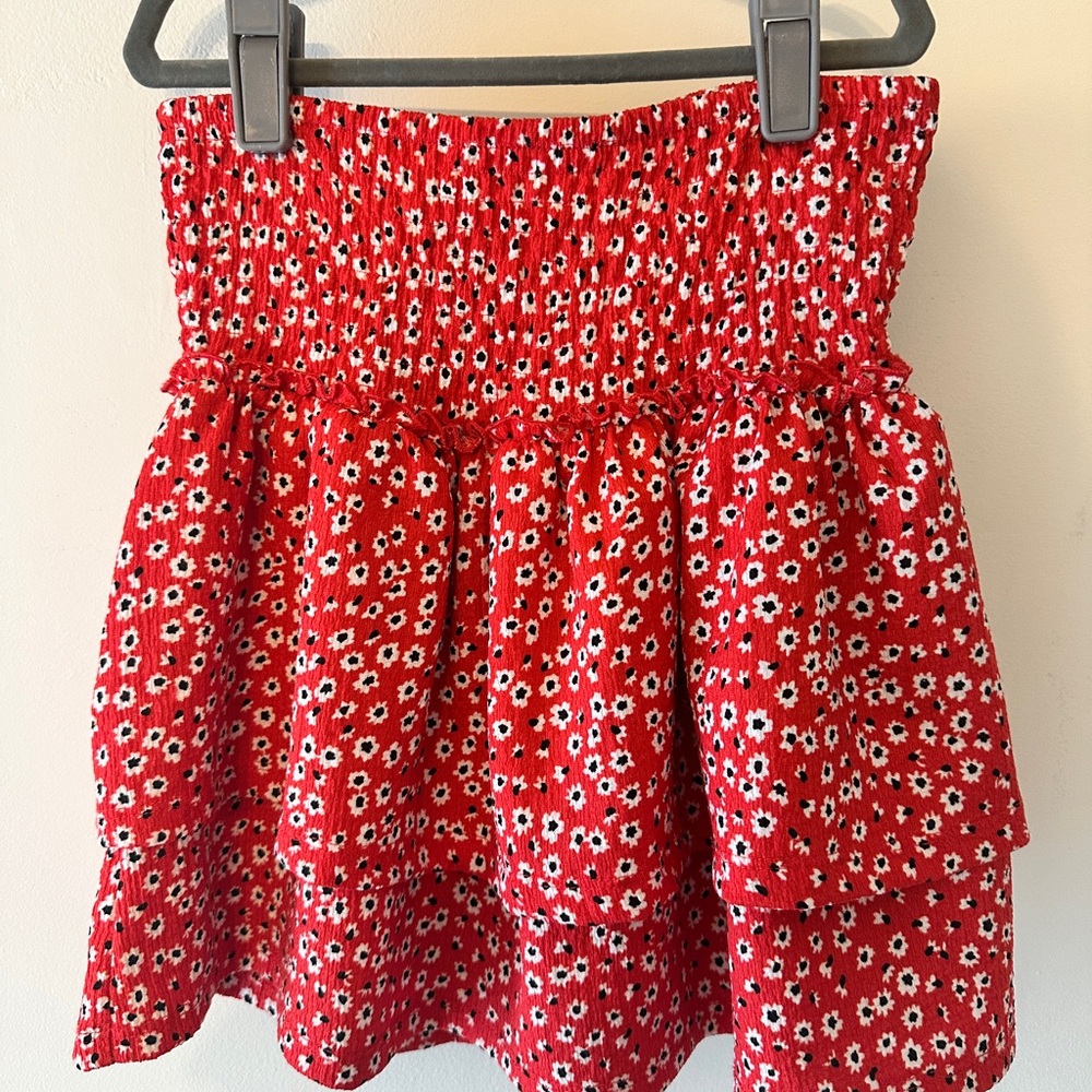 Zara Red Mini Bubble Skort with Smocked Tiered Design for Casual Wear